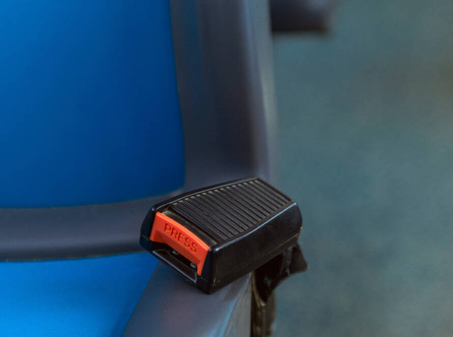 Dettaglio interno scuolabus cinture di sicurezza